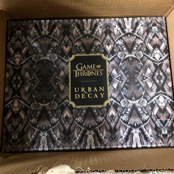 100% Authentic Urban Decay GOT Vault ! π€βοΈπ - Picture 2 of 7